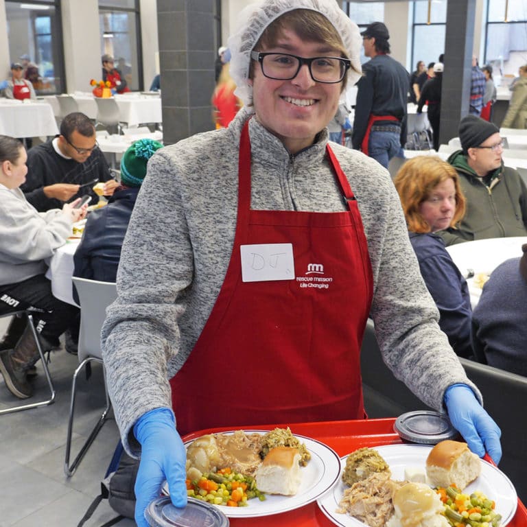 A man volunteering at the Rescue Mission